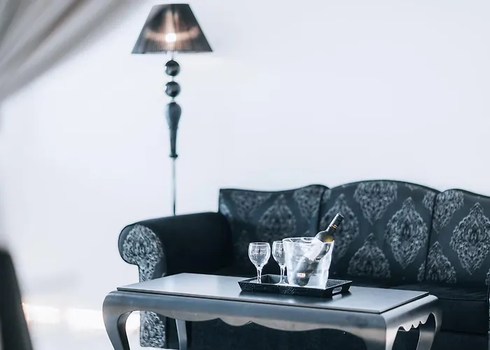 Opera Mansion Santorini Fira (Santorini)