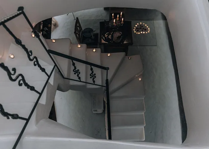 Opera Mansion Santorini *