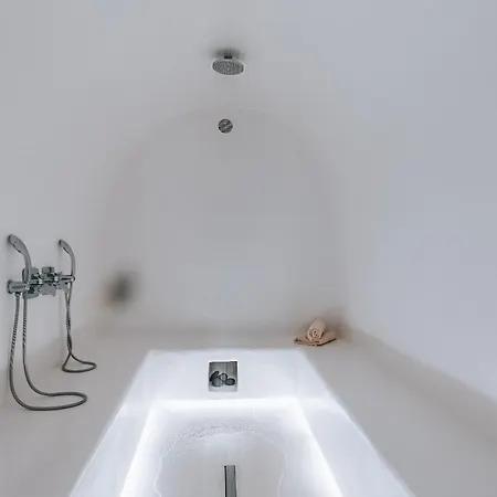Opera Mansion Santorini Тира