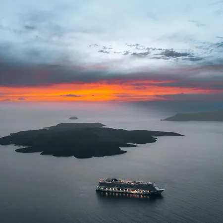 Opera Mansion Santorini * Тира