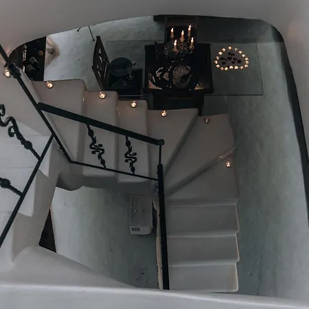 Opera Mansion Santorini *