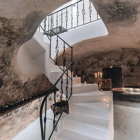 Opera Mansion Santorini *